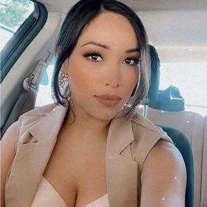 Meet your Posher, Priscila
